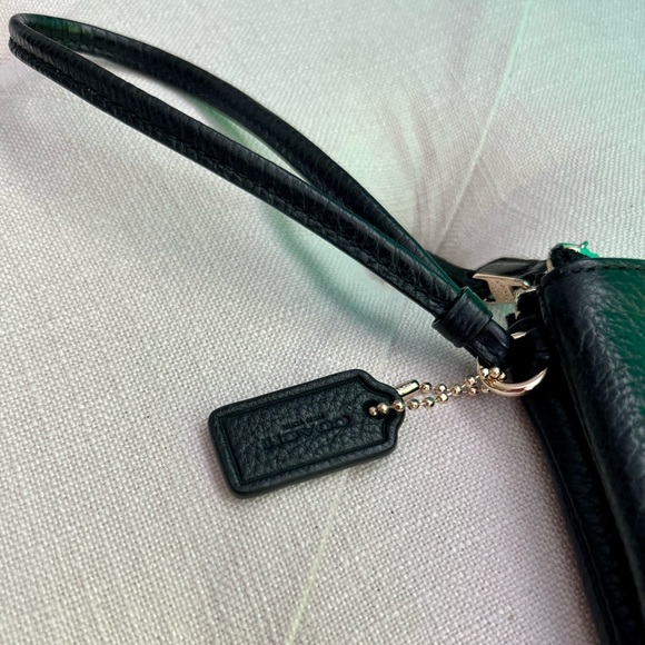 COACH double corner zipper wristlet 🔥 - Picture 2 of 4